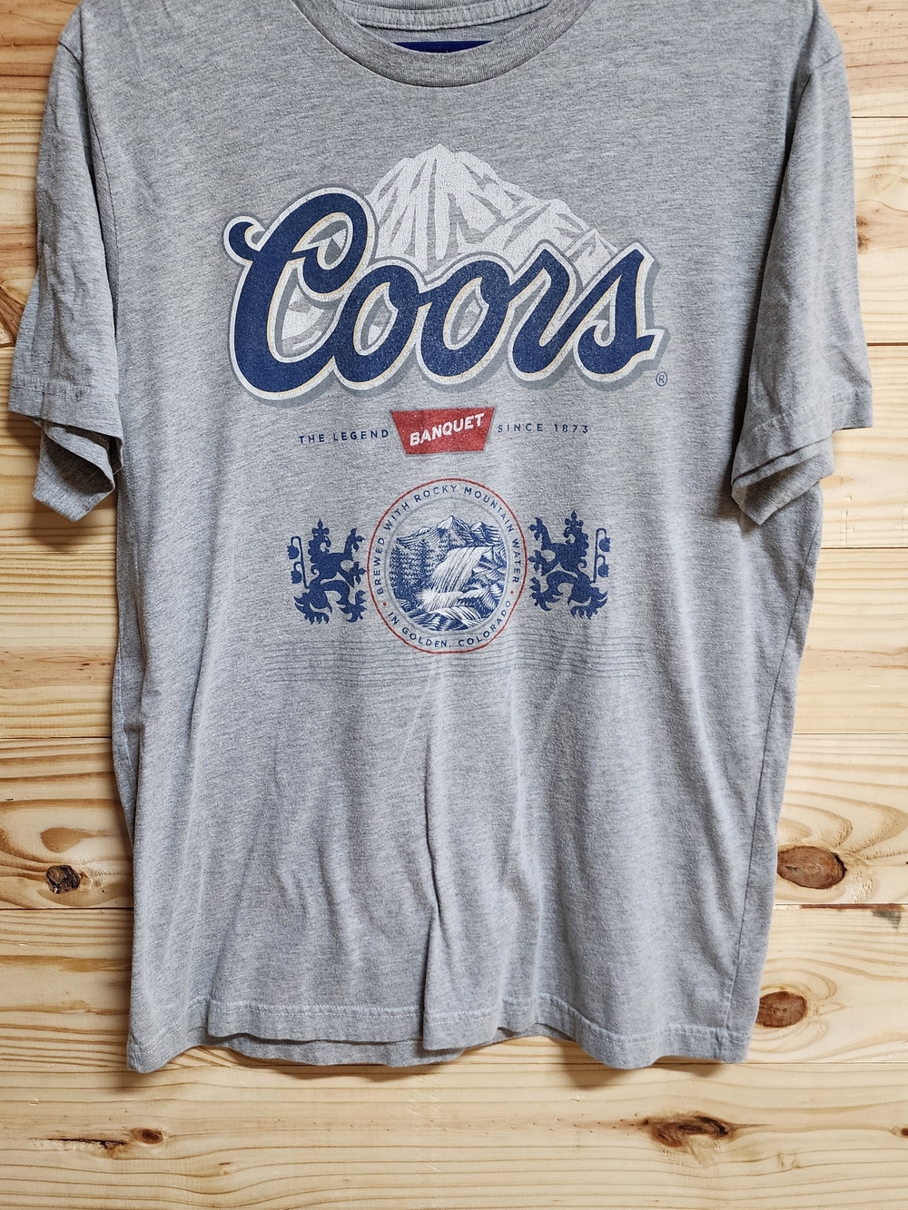 Gray Coors Graphic Short Sleeve Tee with Blue and Red Accents Size LG